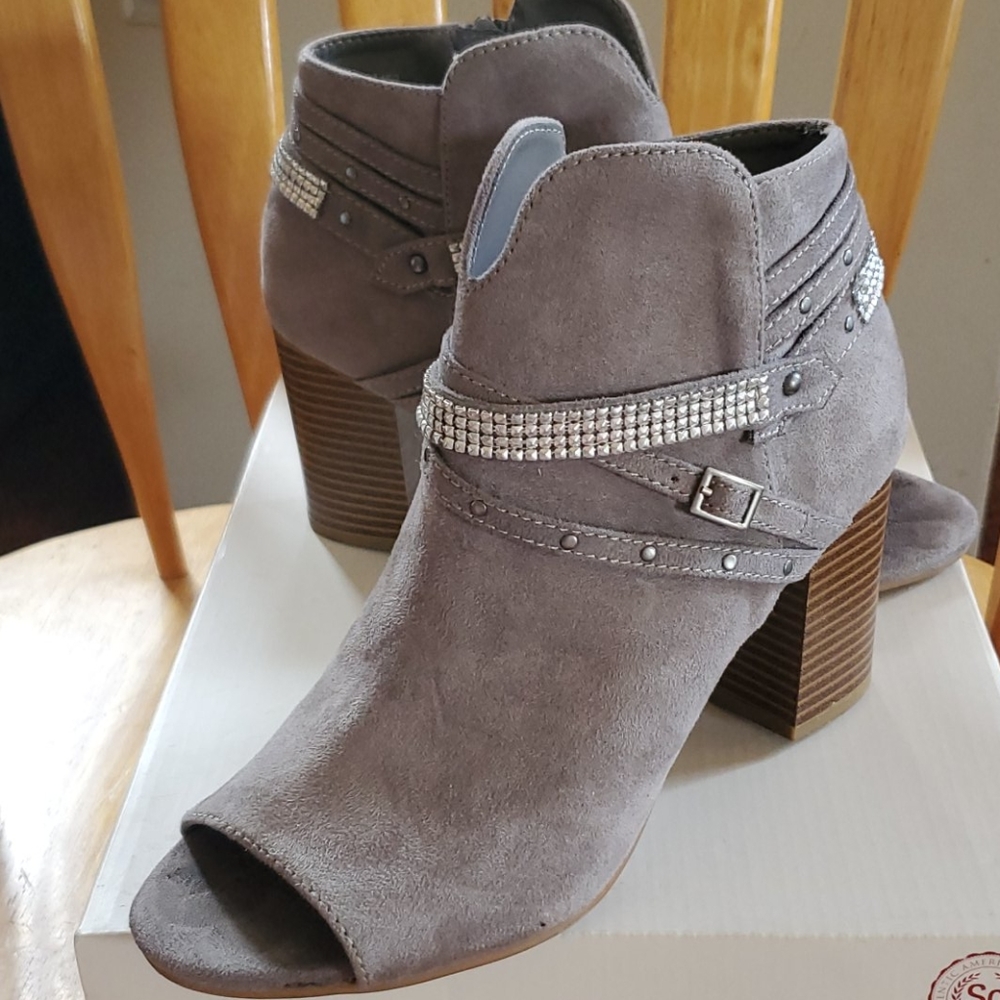 SO heeled open toed booties